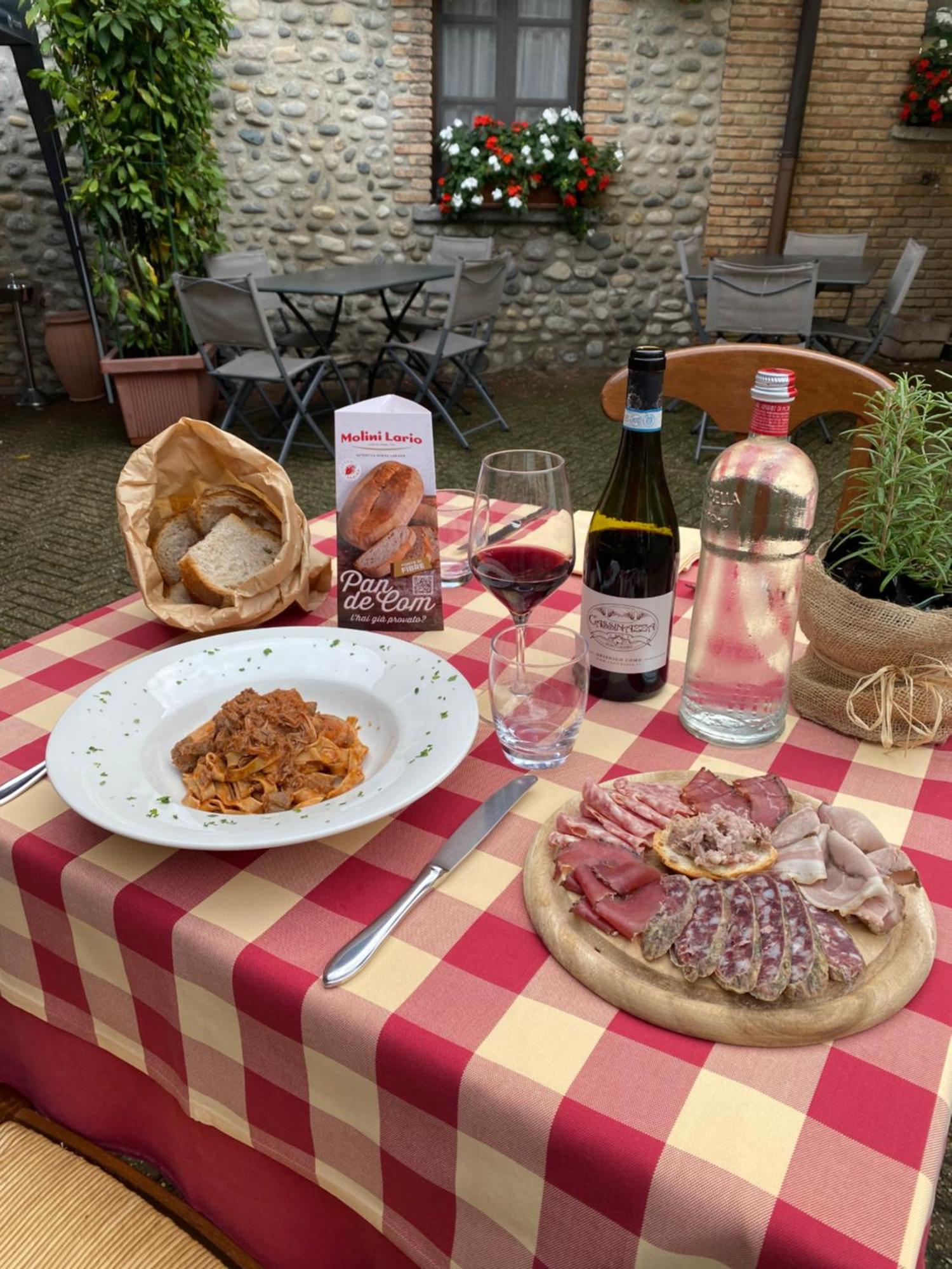 Agriturismo Cassinazza Orsenigo Exterior foto