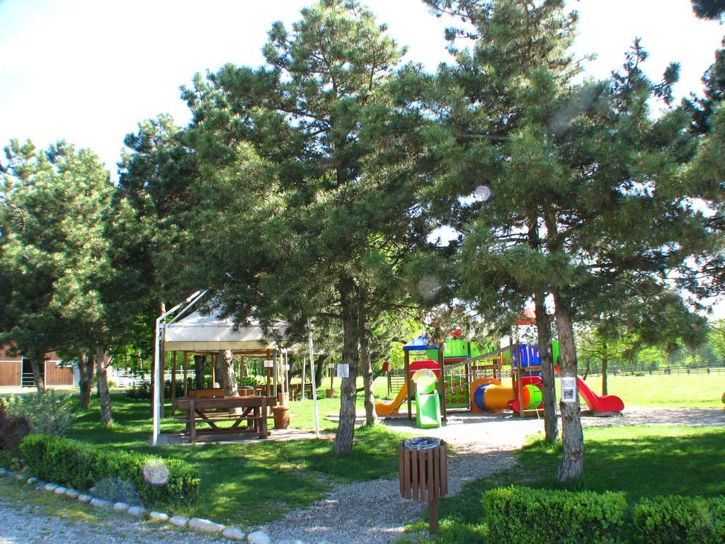 Agriturismo Cassinazza Orsenigo Exterior foto